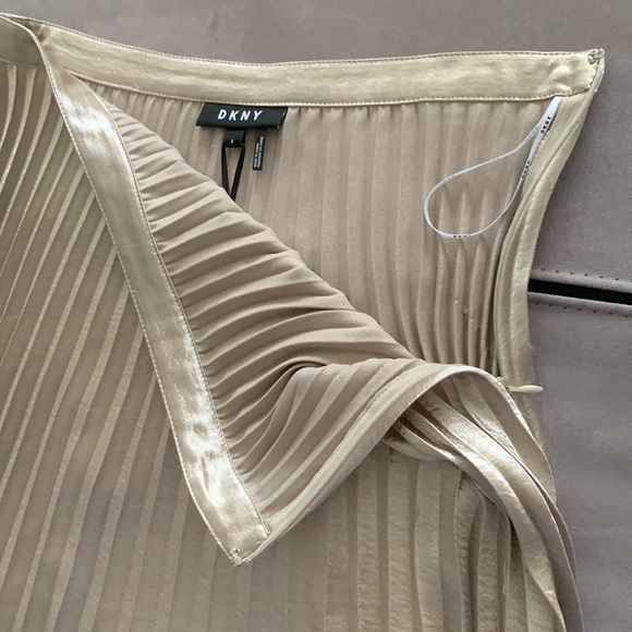 DKNY NWT Gold Satin Pleated Skirt size 8 - Picture 8 of 15